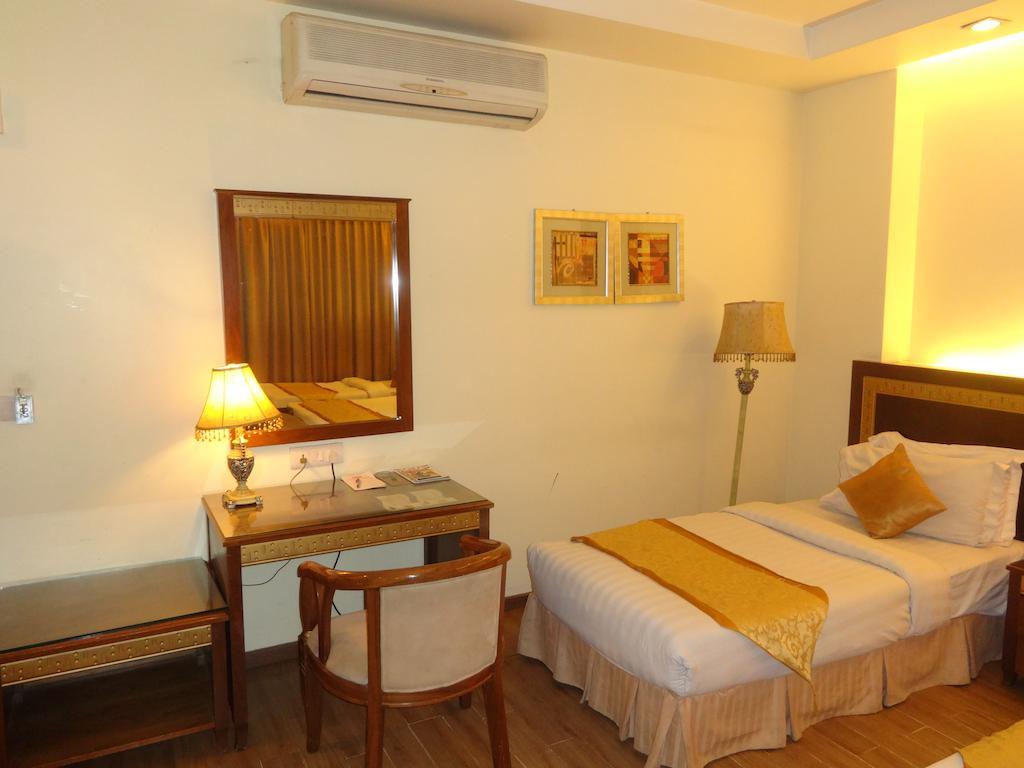 Hotel Picasso Paschim Vihar Delhi - Couple Friendly Local Ids Accepted Kamer foto