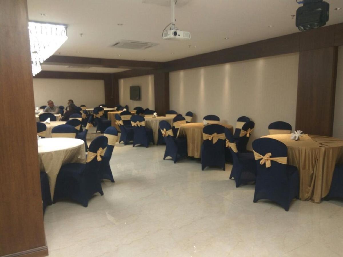 Hotel Picasso Paschim Vihar Delhi - Couple Friendly Local Ids Accepted Buitenkant foto